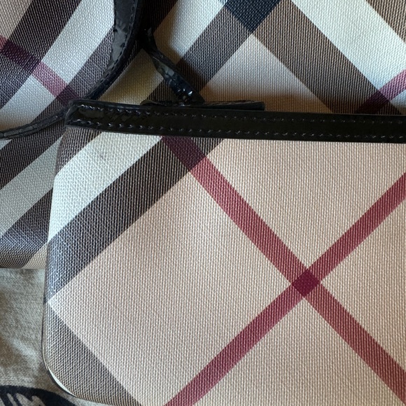 Burberry Nova Check Large Nickie Tote - Picture 7 of 10